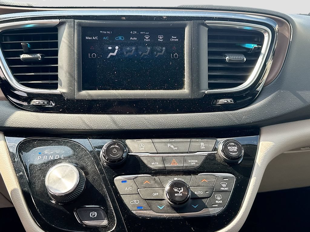 Used 2019 Chrysler Pacifica Touring Plus w/ Tire & Wheel Group FWD image 15