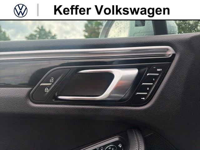 Used 2022 Porsche Macan S AWD/4WD image 16