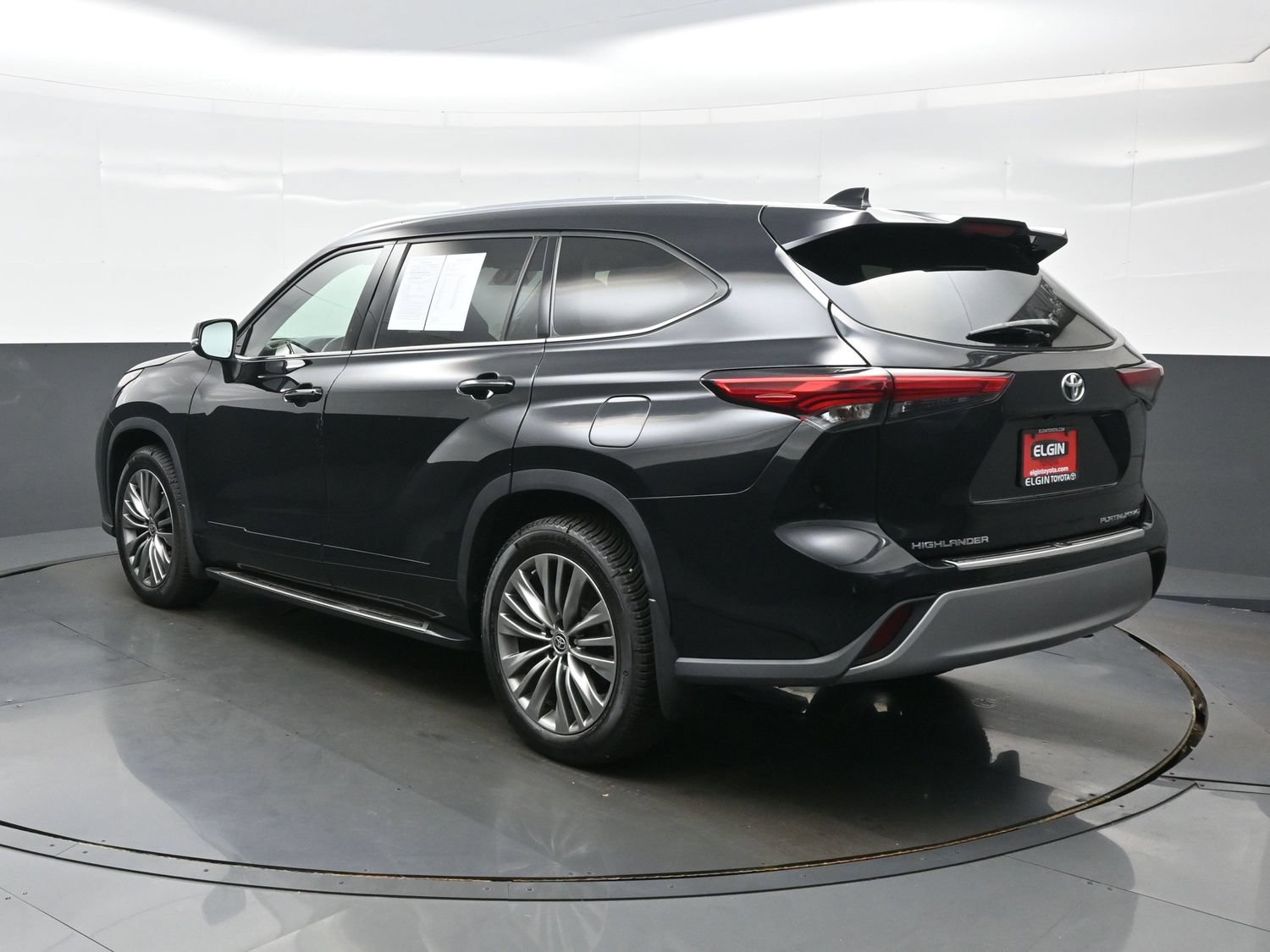 Used 2020 Toyota Highlander Platinum AWD/4WD image 4