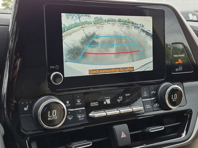 Certified 2024 Toyota Highlander XLE AWD/4WD image 14