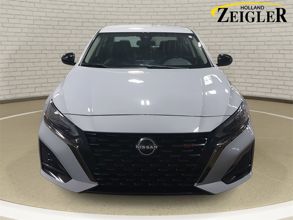 Used 2025 Nissan Altima 2.5 SR image 2