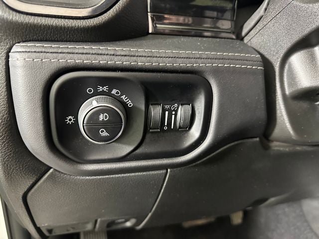 Used 2025 RAM 2500 Limited AWD/4WD image 18