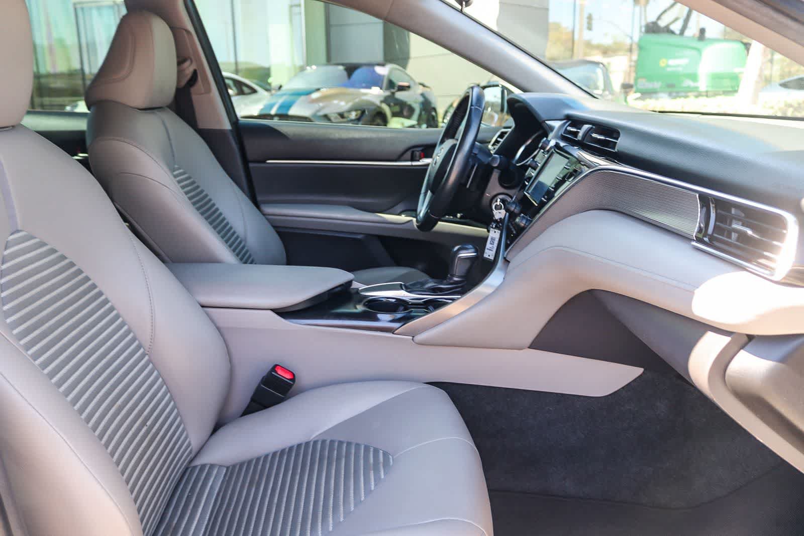 Used 2018 Toyota Camry SE FWD image 14
