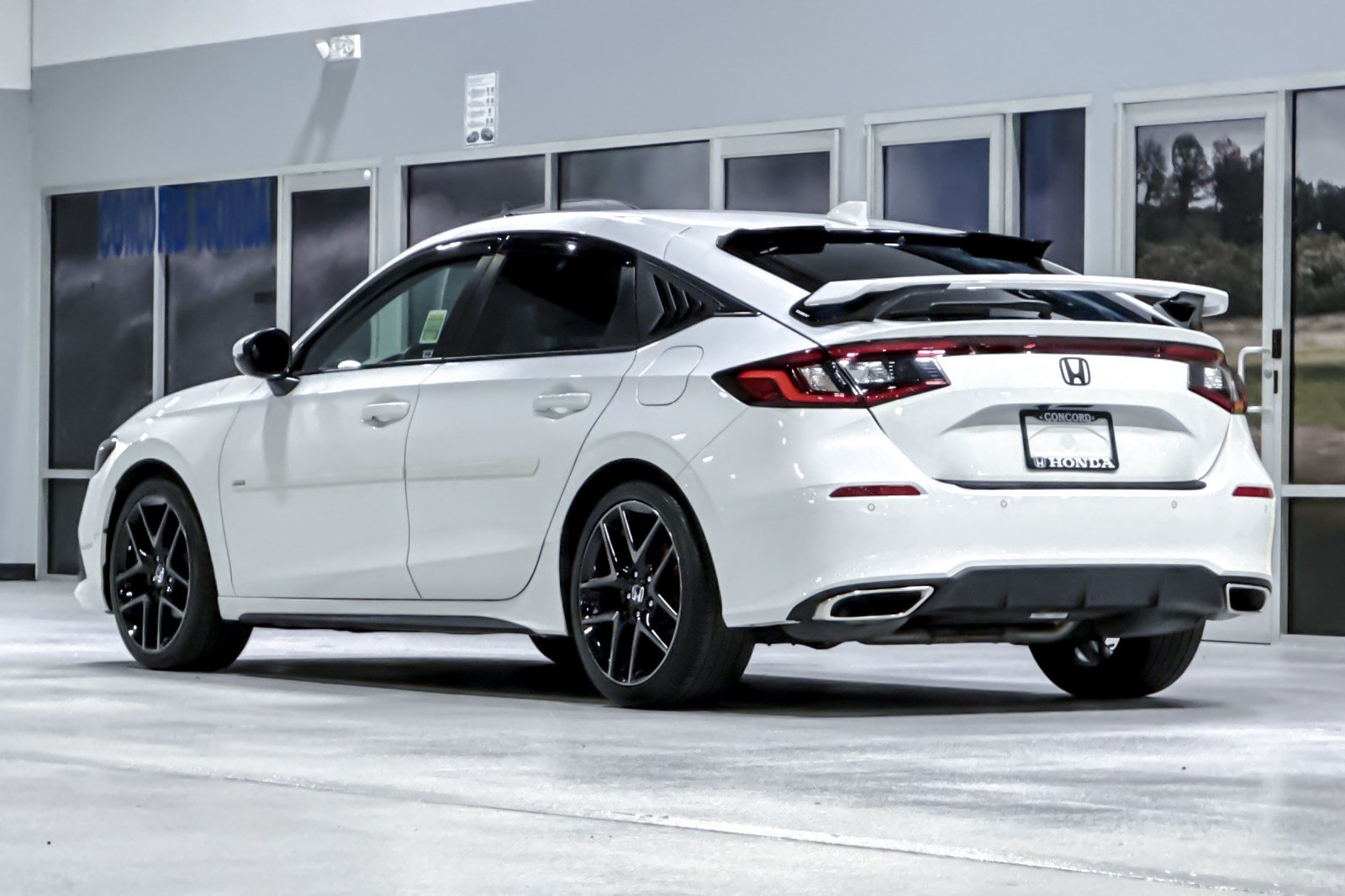 Used 2024 Honda Civic Sport Touring image 3