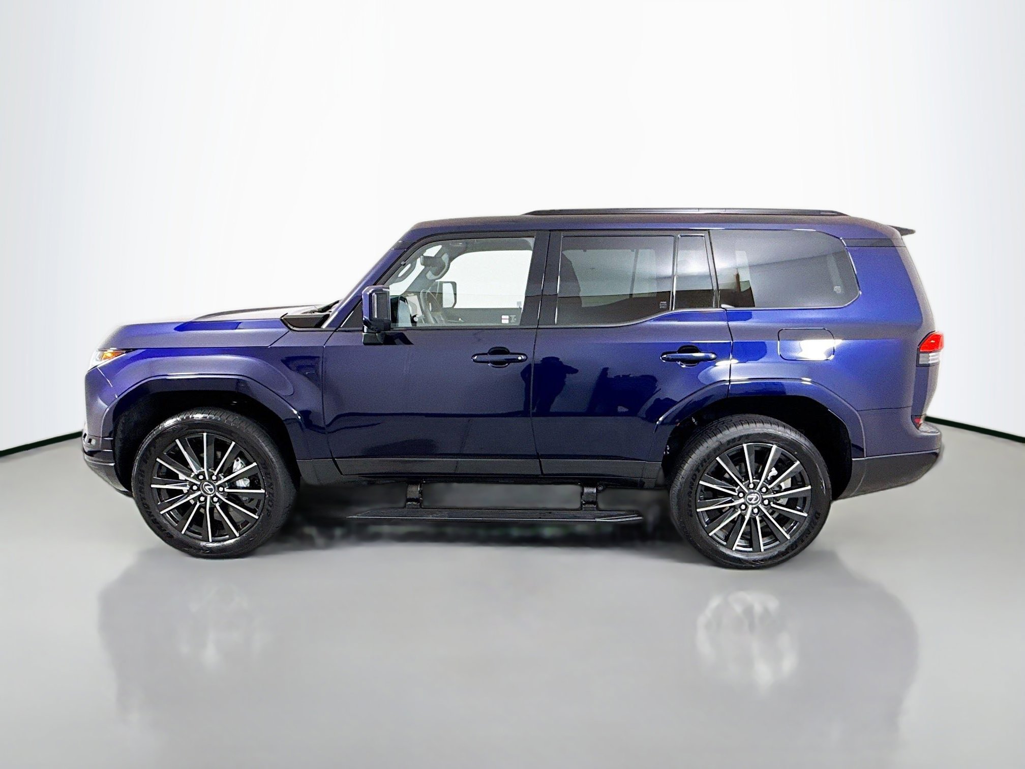 Certified 2025 Lexus GX 550 w/ Accessory Package (2T) image 4