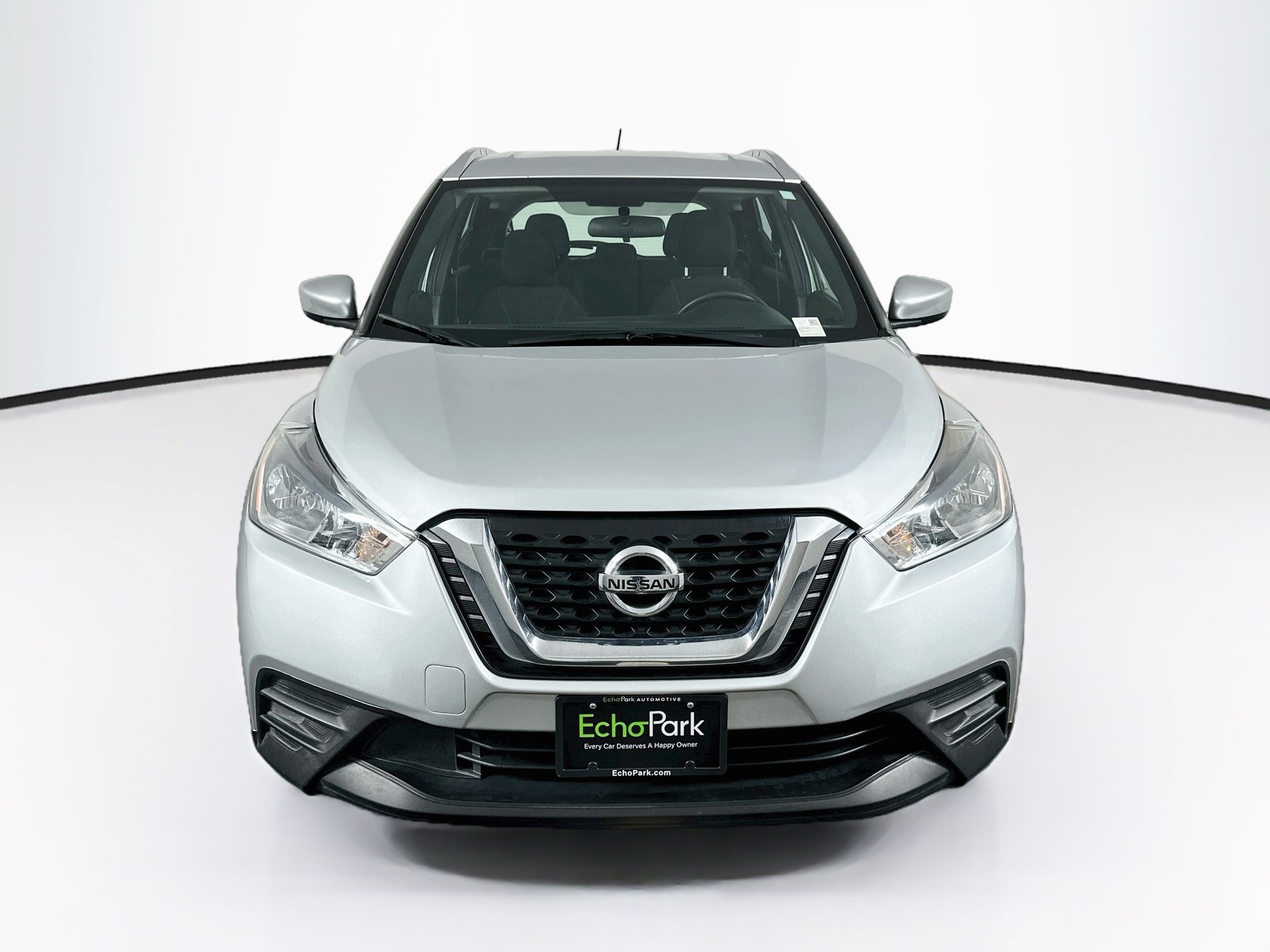 Used 2018 Nissan Kicks SV FWD image 2