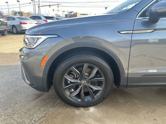 Used 2024 Volkswagen Tiguan SE image 34