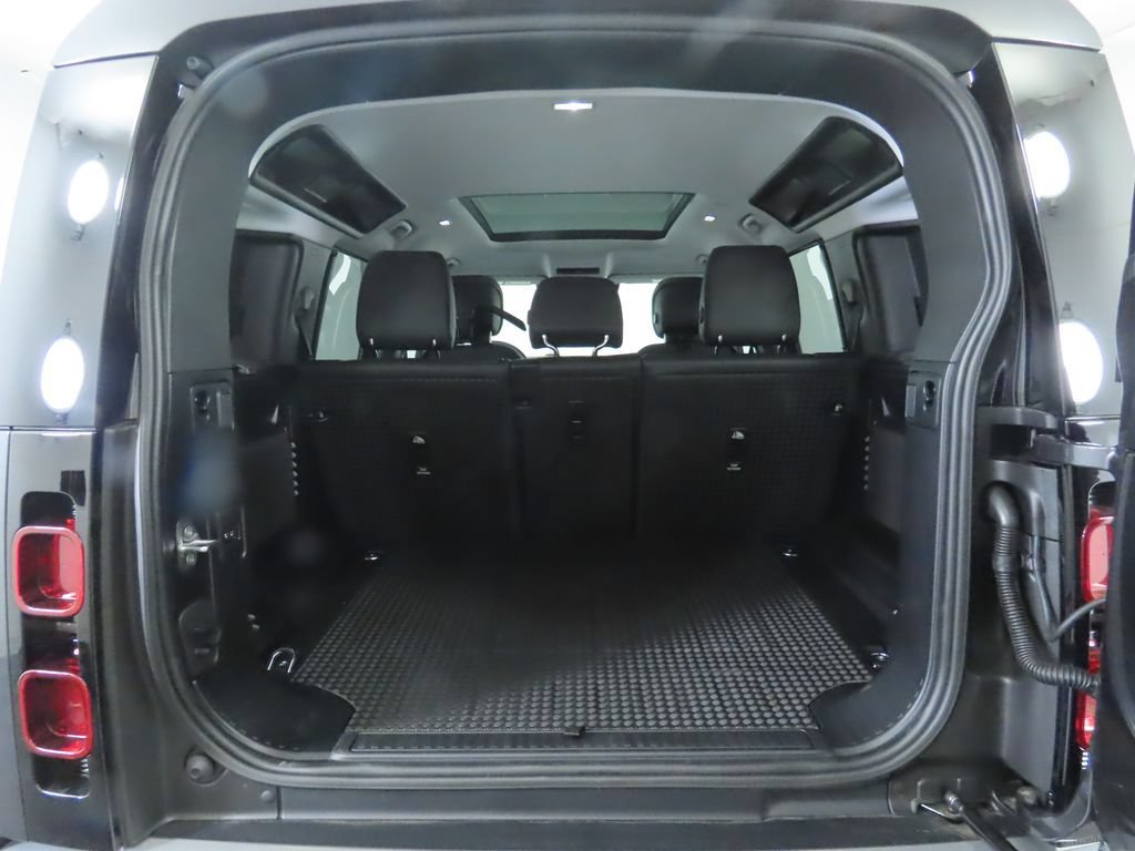 Used 2025 Land Rover Defender 110 S AWD/4WD image 30