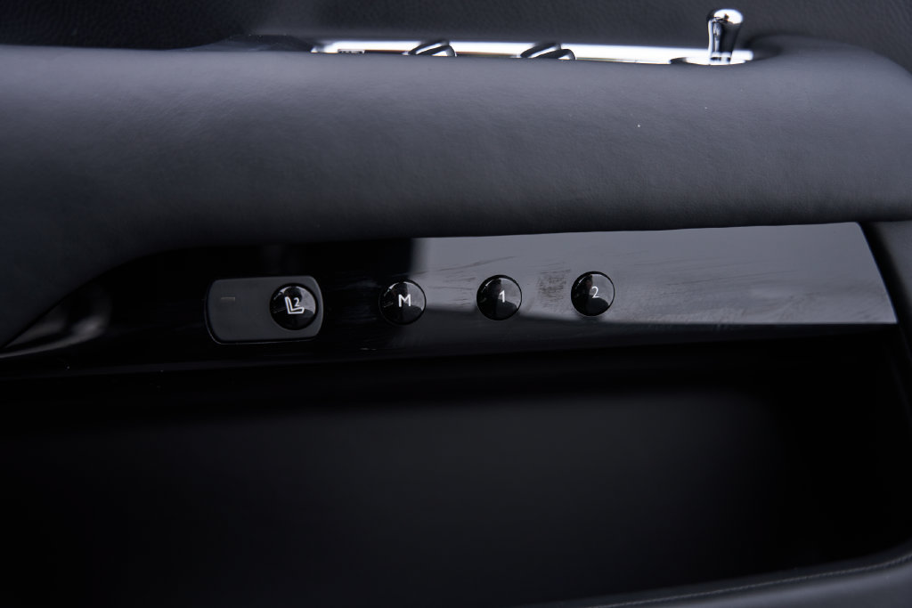 Used 2015 Rolls-Royce Wraith RWD image 42