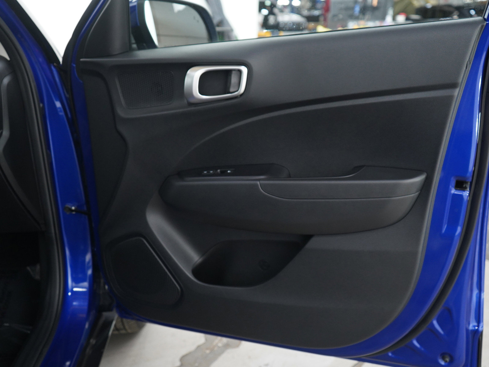 Certified 2025 Hyundai Venue SEL image 9