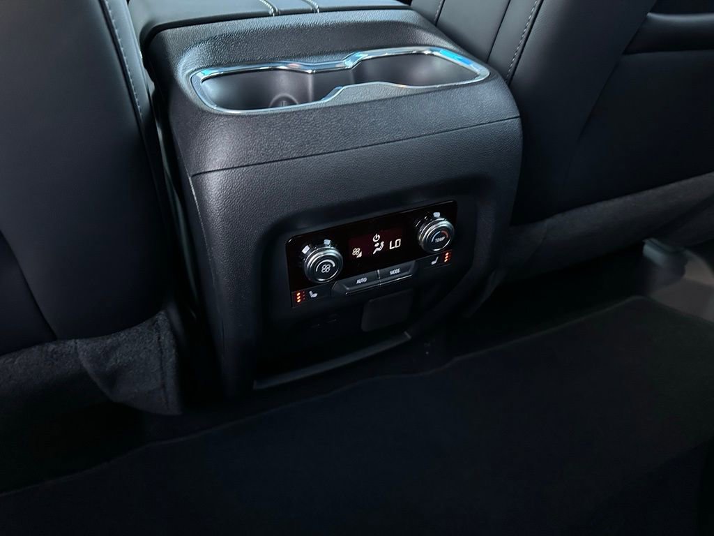 New 2026 GMC Acadia Elevation image 32