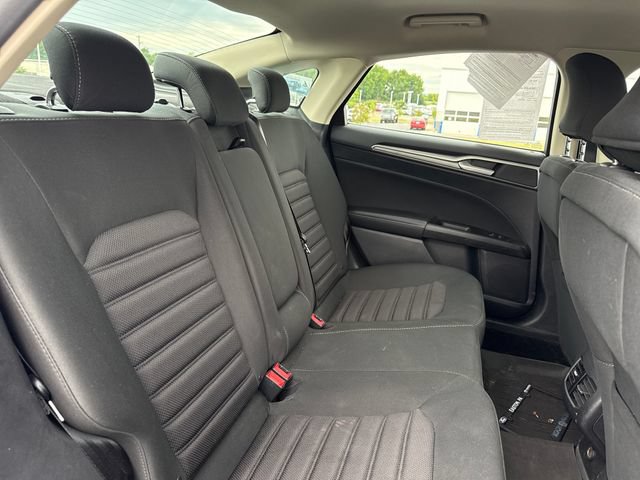 Used 2017 Ford Fusion SE w/ Fusion SE Technology Package FWD image 14