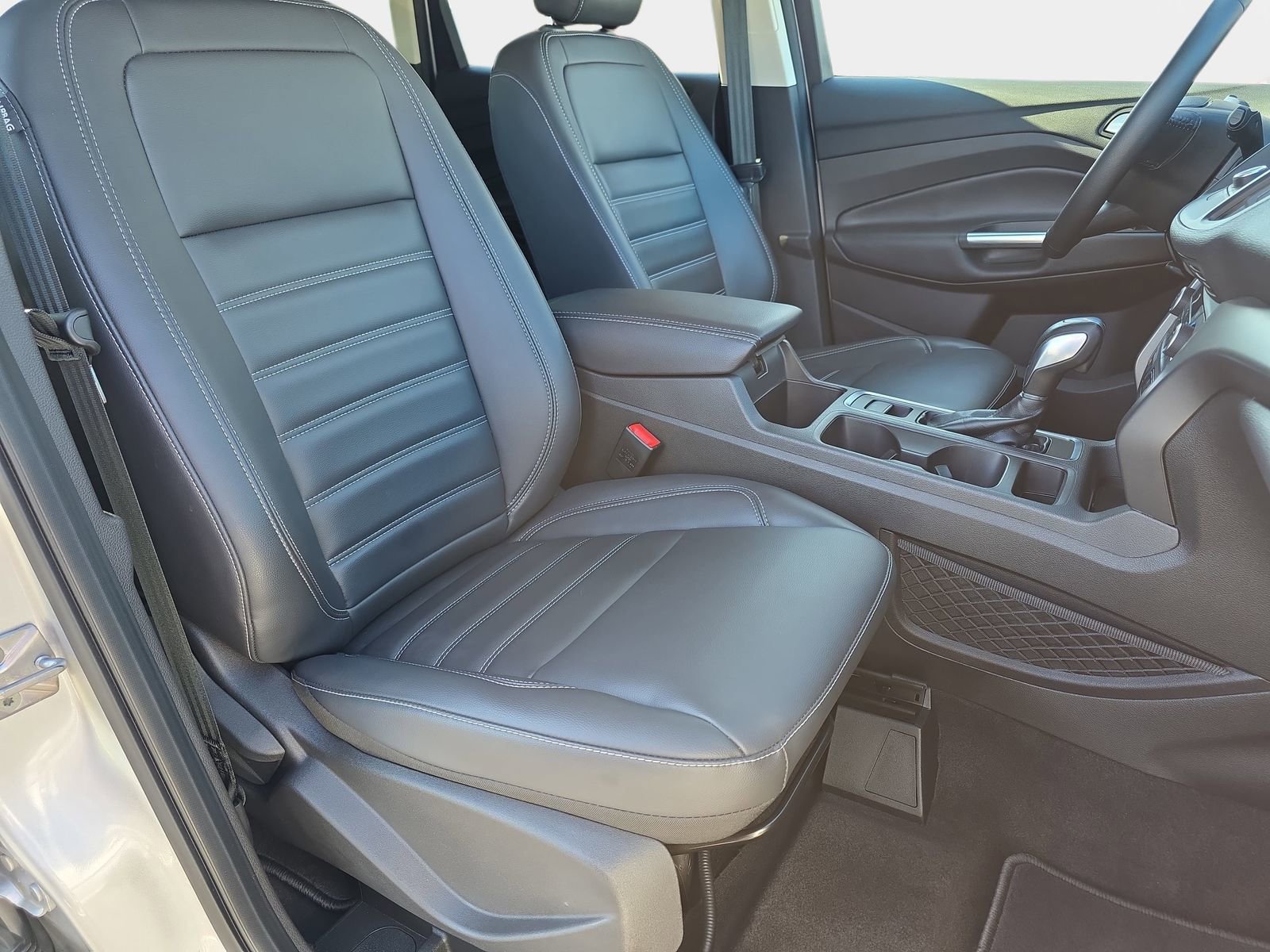 Used 2019 Ford Escape SEL image 10