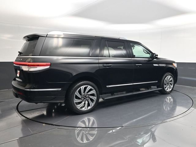 Used 2024 Lincoln Navigator L 4WD image 3