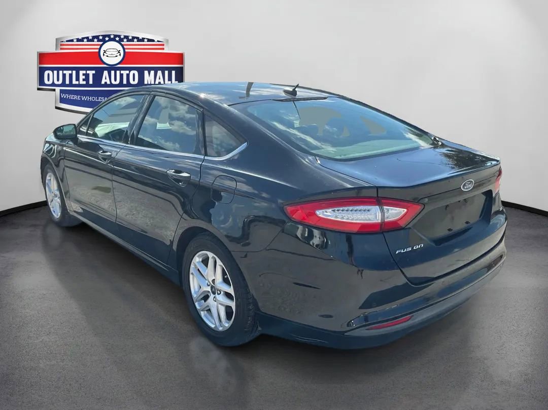 Used 2015 Ford Fusion SE image 5