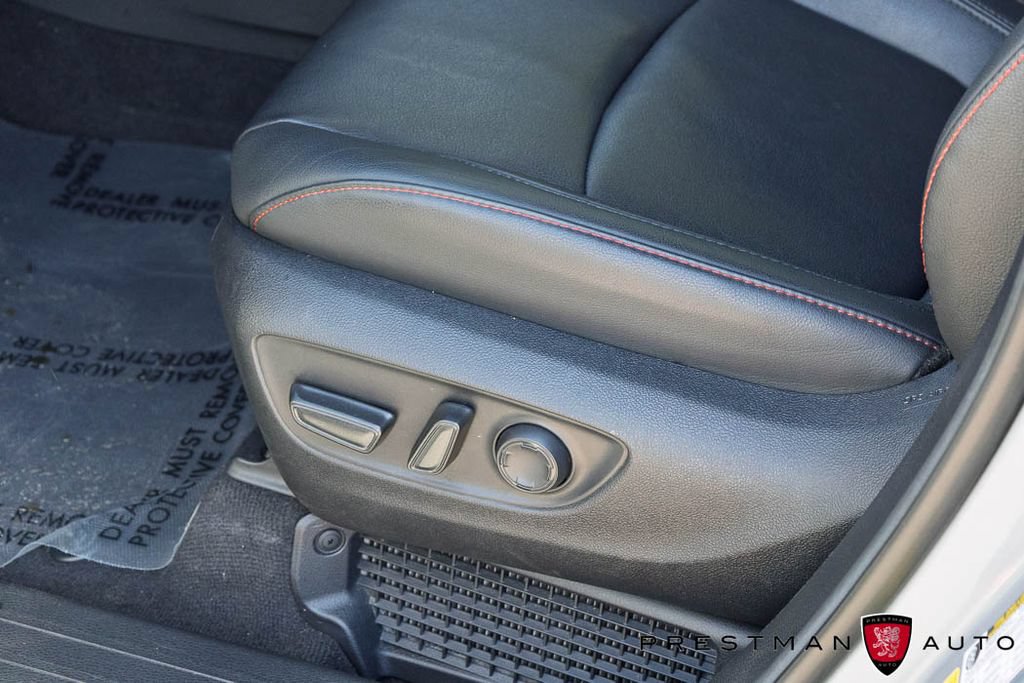 Used 2025 Toyota Sienna XSE FWD image 25
