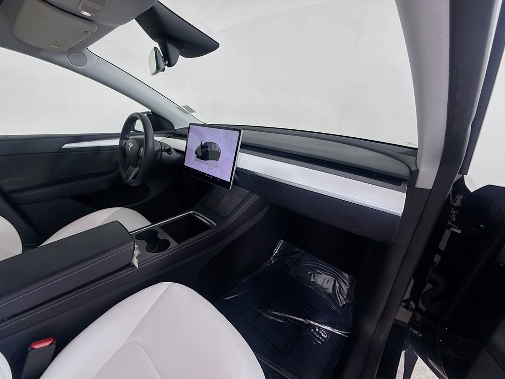 Used 2024 Tesla Model Y Long Range image 33