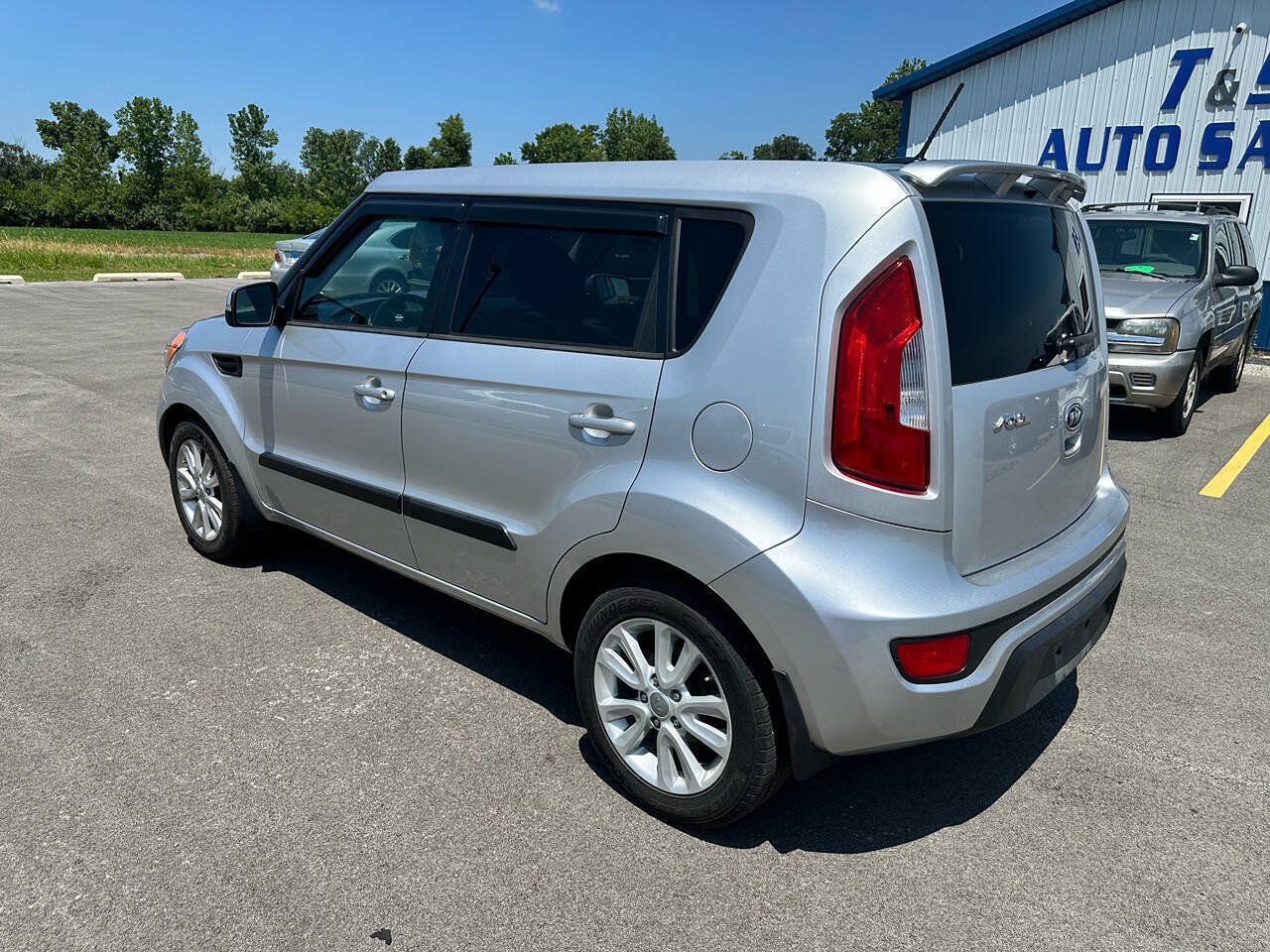 Used 2012 Kia Soul + FWD image 4