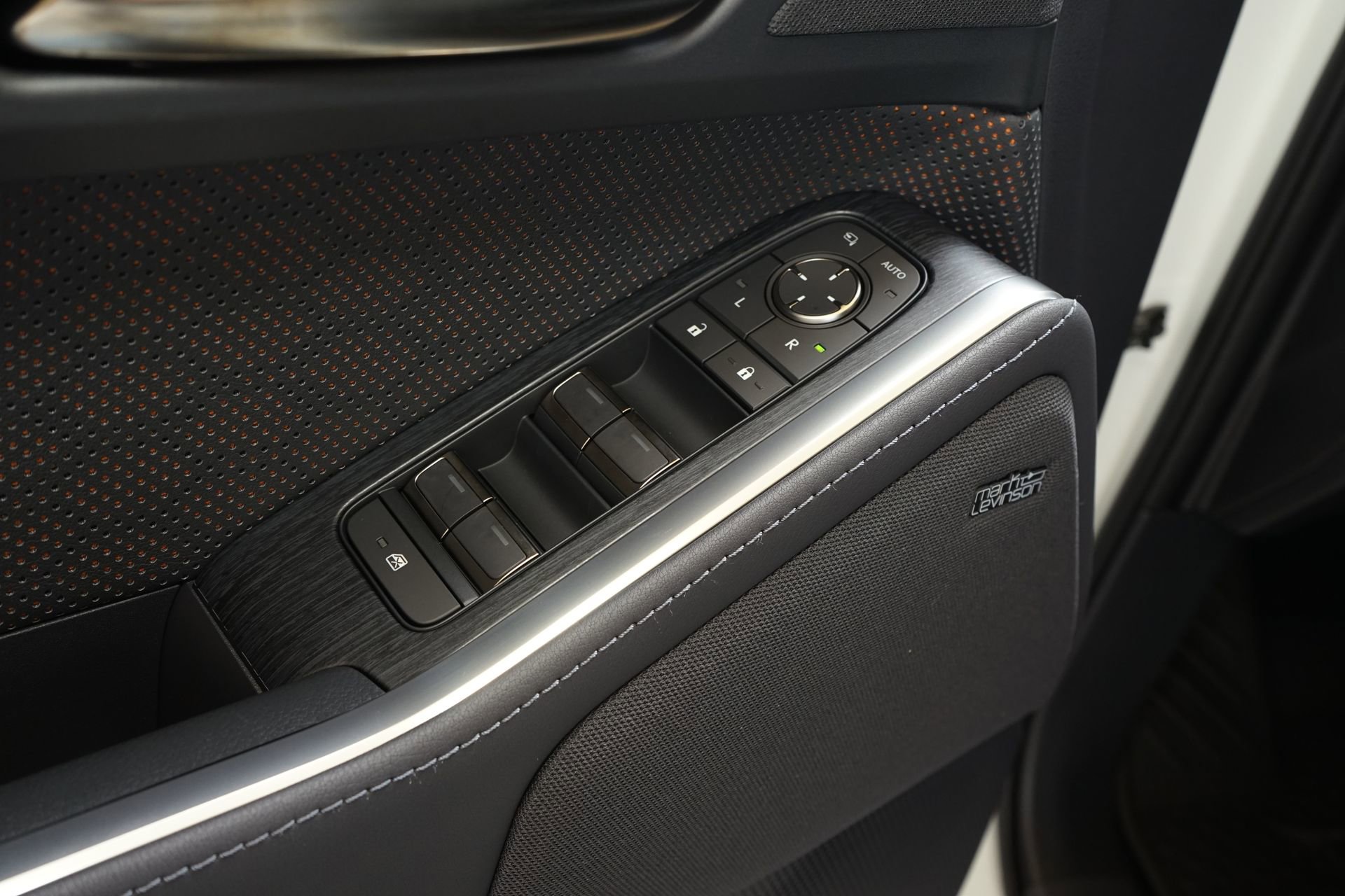 Used 2024 Lexus GX 550 w/ Accessory Package (31) image 28