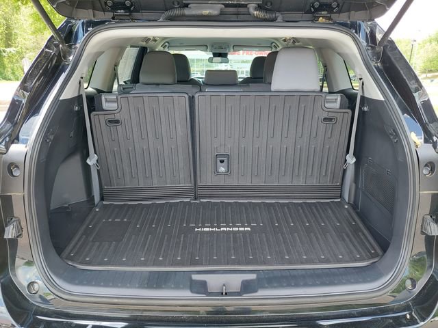 Used 2023 Toyota Highlander L AWD/4WD image 34