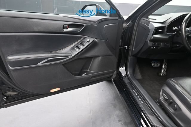 Used 2020 Toyota Avalon XSE w/ All Weather Liner Package FWD image 17