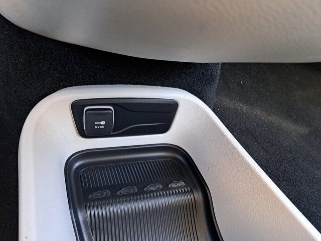 Used 2023 Chrysler Pacifica Touring-L FWD image 17