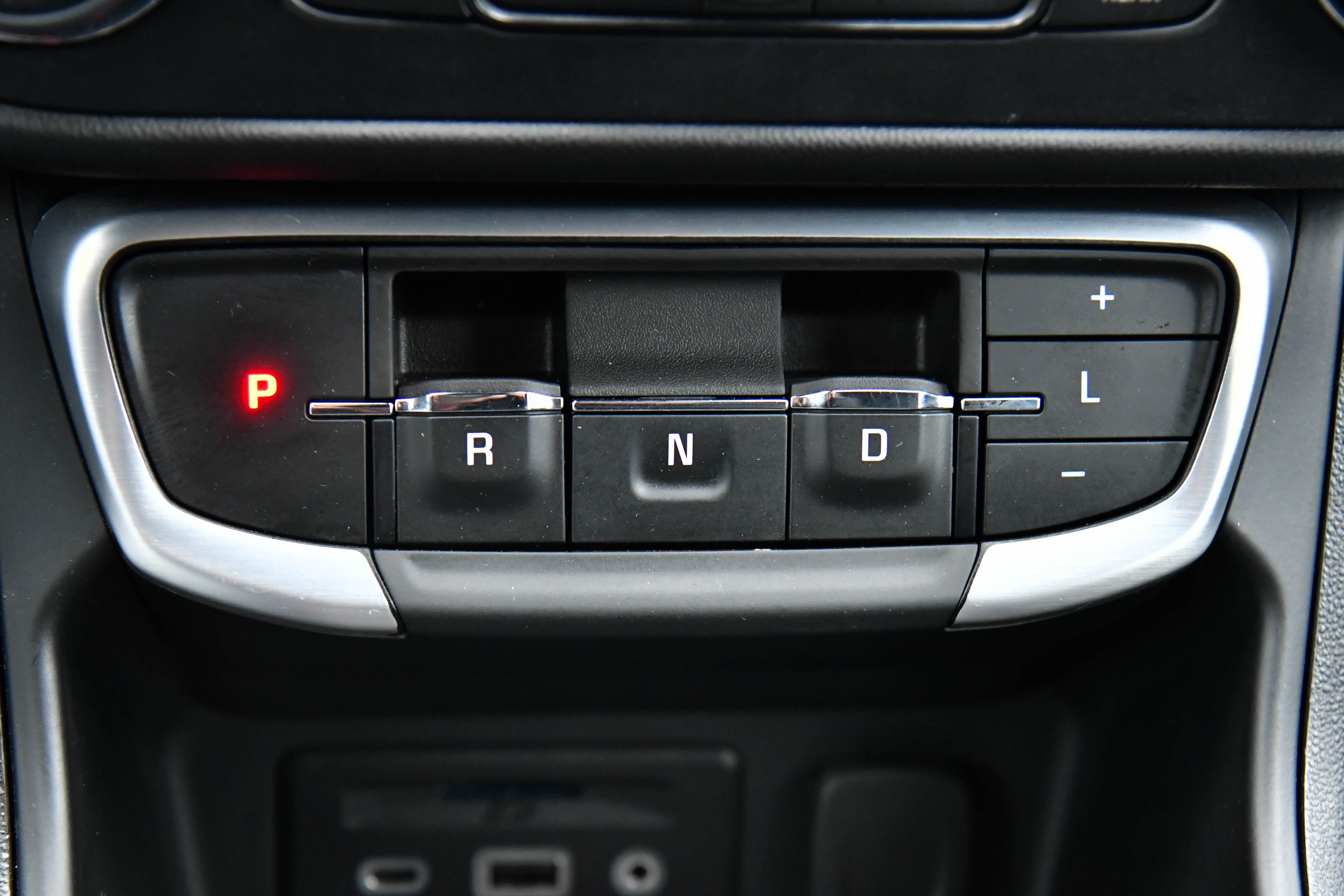 Used 2024 GMC Terrain SLT image 25