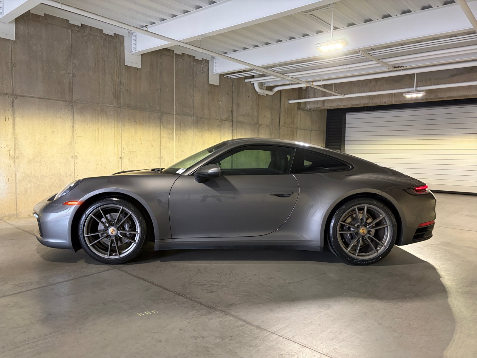Used 2021 Porsche 911 Carrera RWD image 2