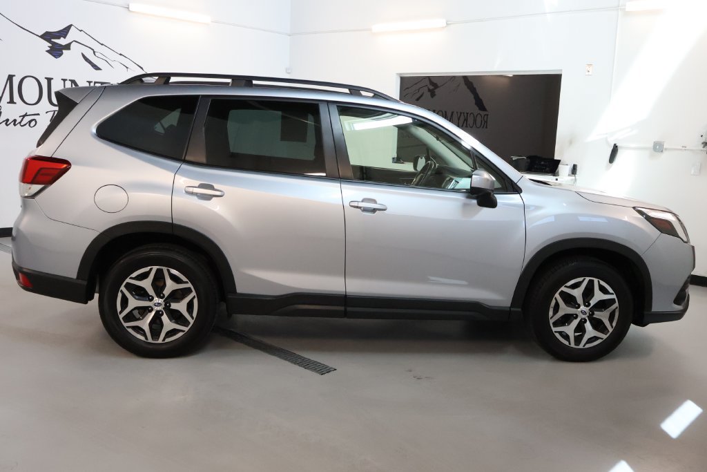 Used 2023 Subaru Forester Premium AWD/4WD image 9