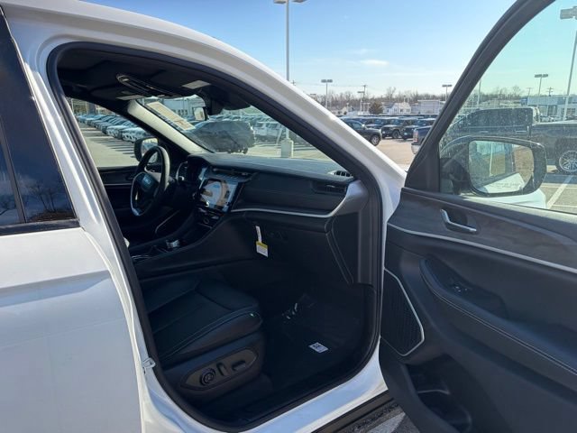 New 2026 Jeep Grand Cherokee Limited w/ Limited Altitude Package AWD/4WD image 27