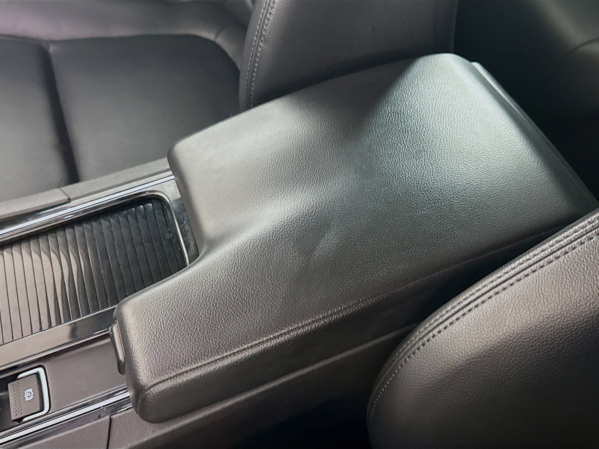 Used 2020 Jaguar F-PACE Premium image 18