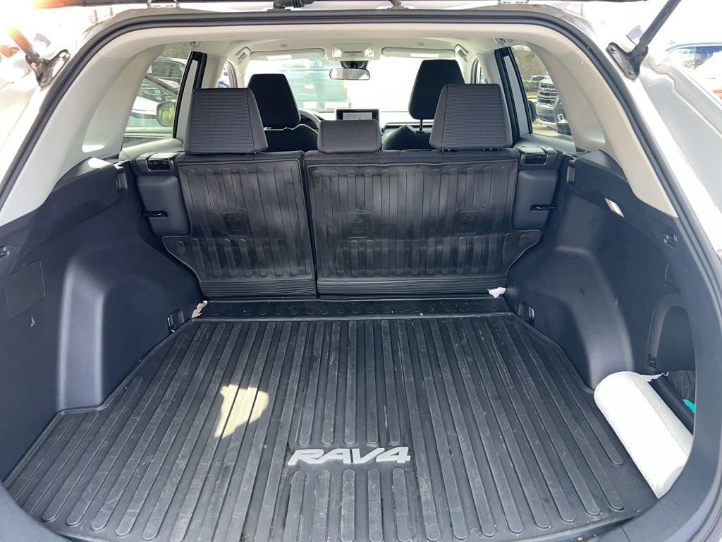 Used 2023 Toyota RAV4 LE image 20