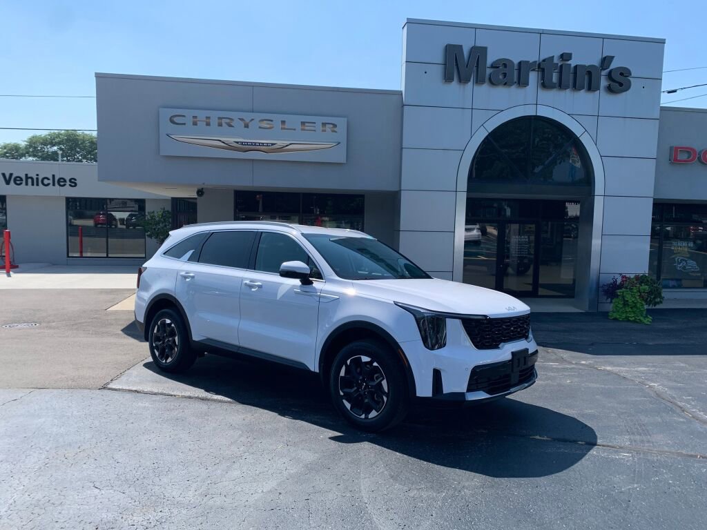 Used 2025 Kia Sorento S image 2