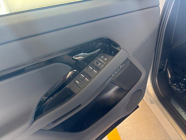 New 2026 Land Rover Range Rover Evoque Dynamic SE image 12