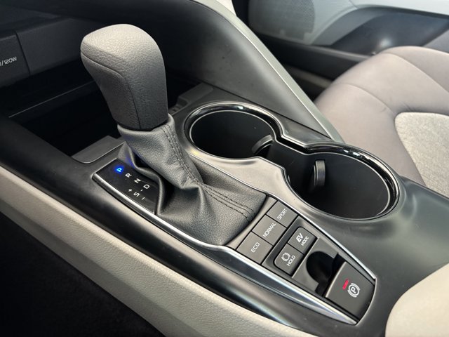 Used 2020 Toyota Camry LE w/ Sunroof Package FWD image 16