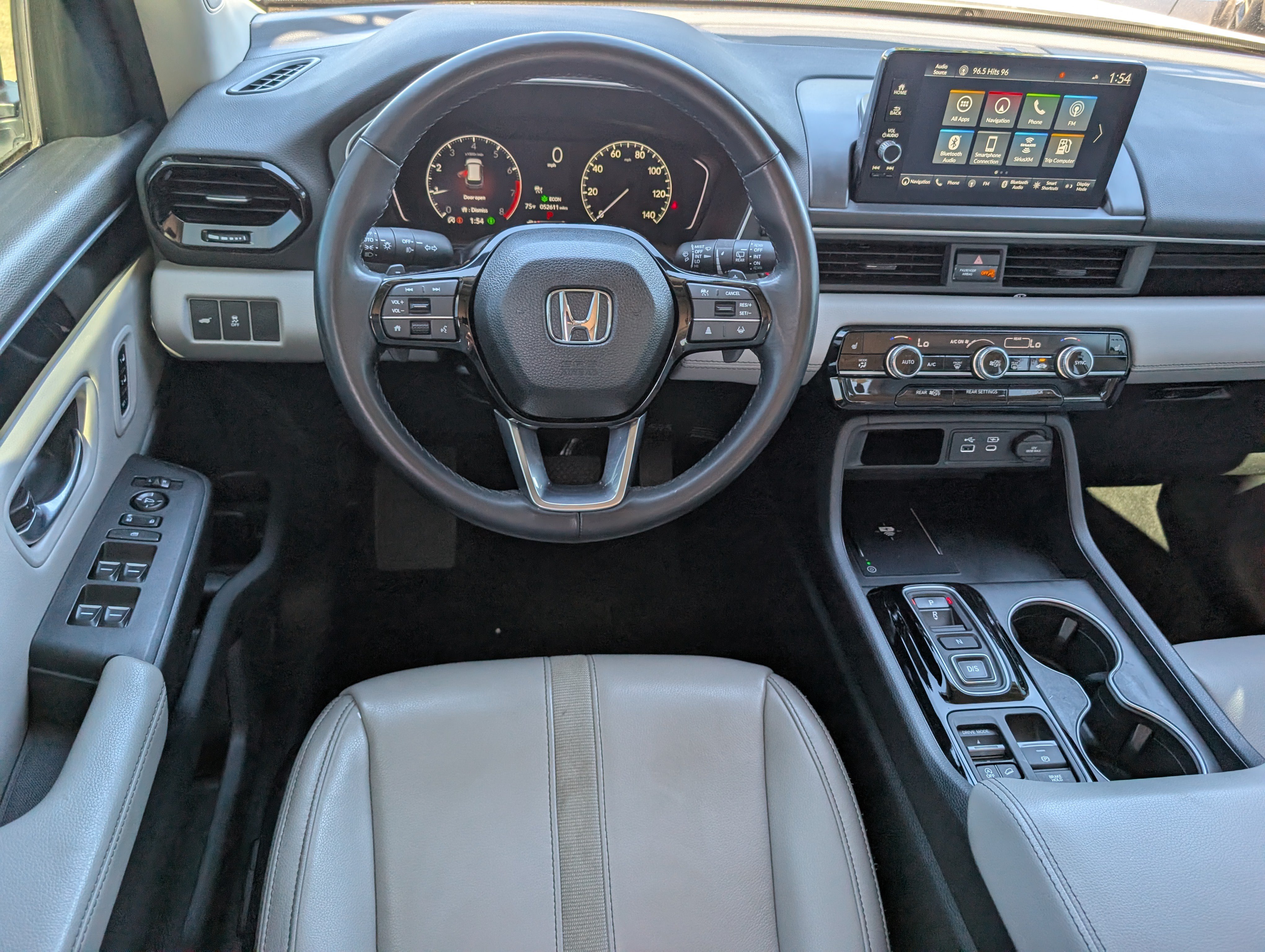 Used 2024 Honda Pilot Touring image 8