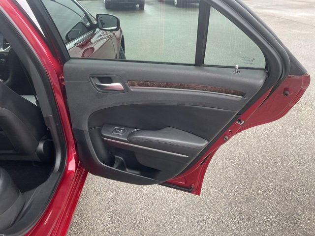 Used 2014 Chrysler 300 C image 50