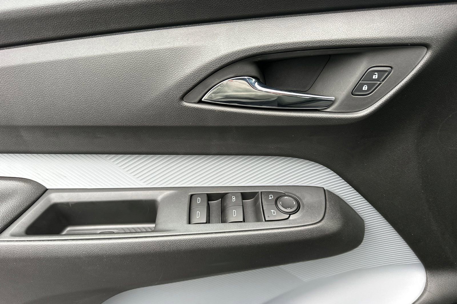 New 2027 Chevrolet Bolt LT image 10