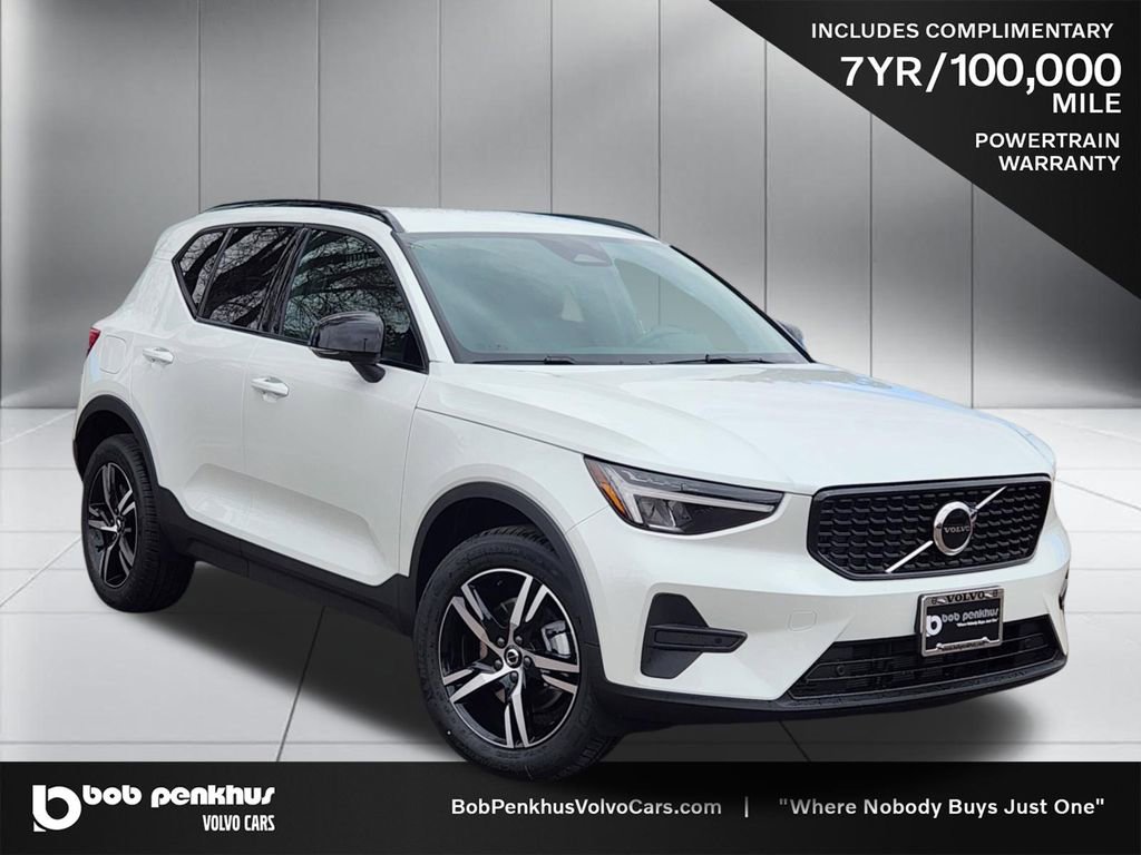 New 2026 Volvo XC40 B5 Core w/ Climate Package