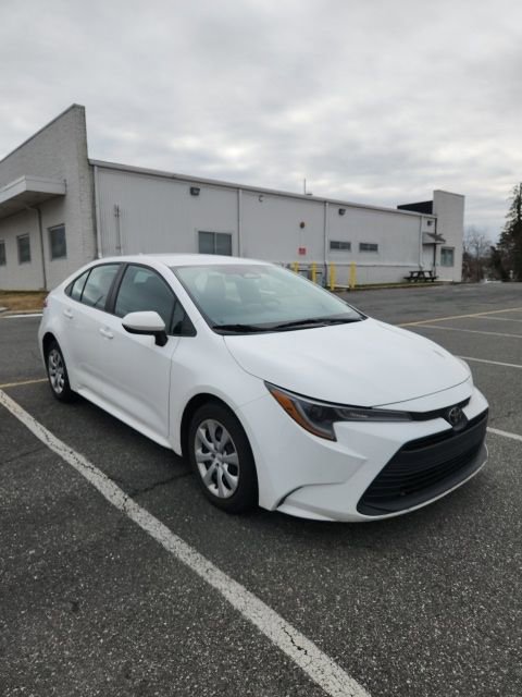 Used 2023 Toyota Corolla LE image 1