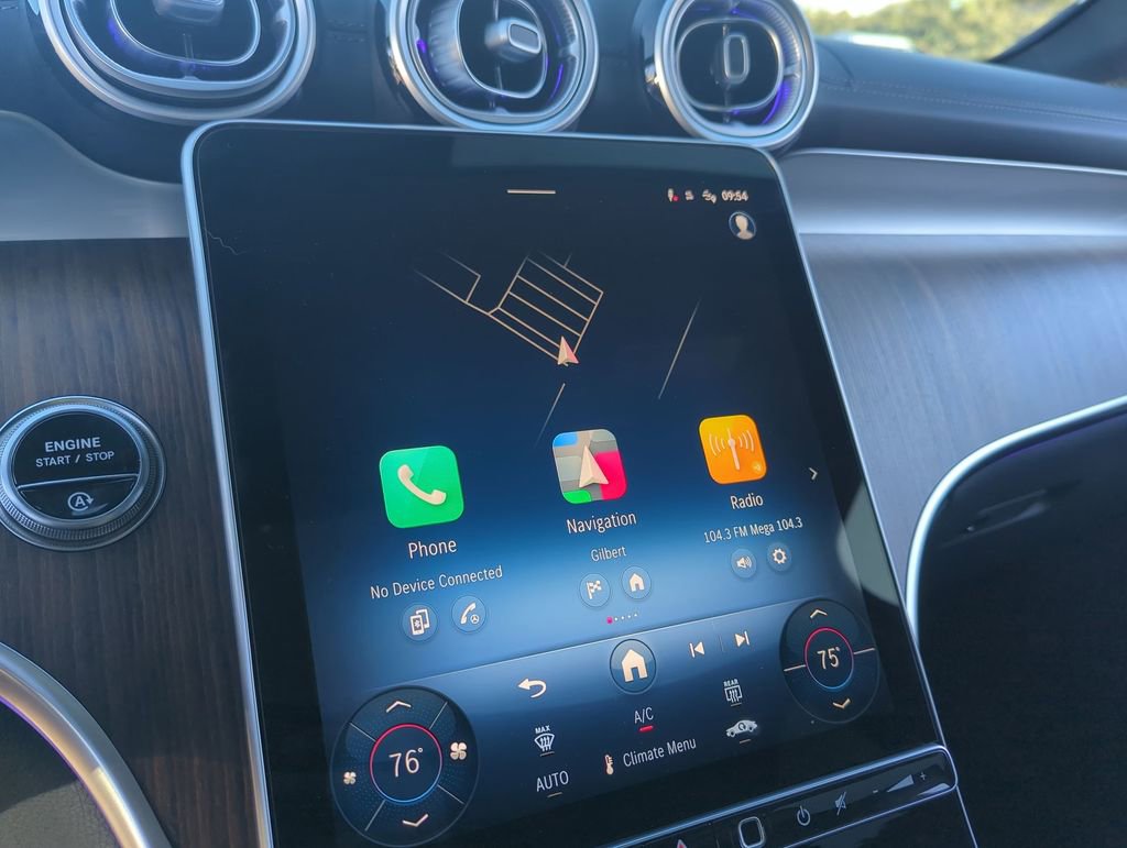 Used 2025 Mercedes-Benz GLC 300 4MATIC image 13