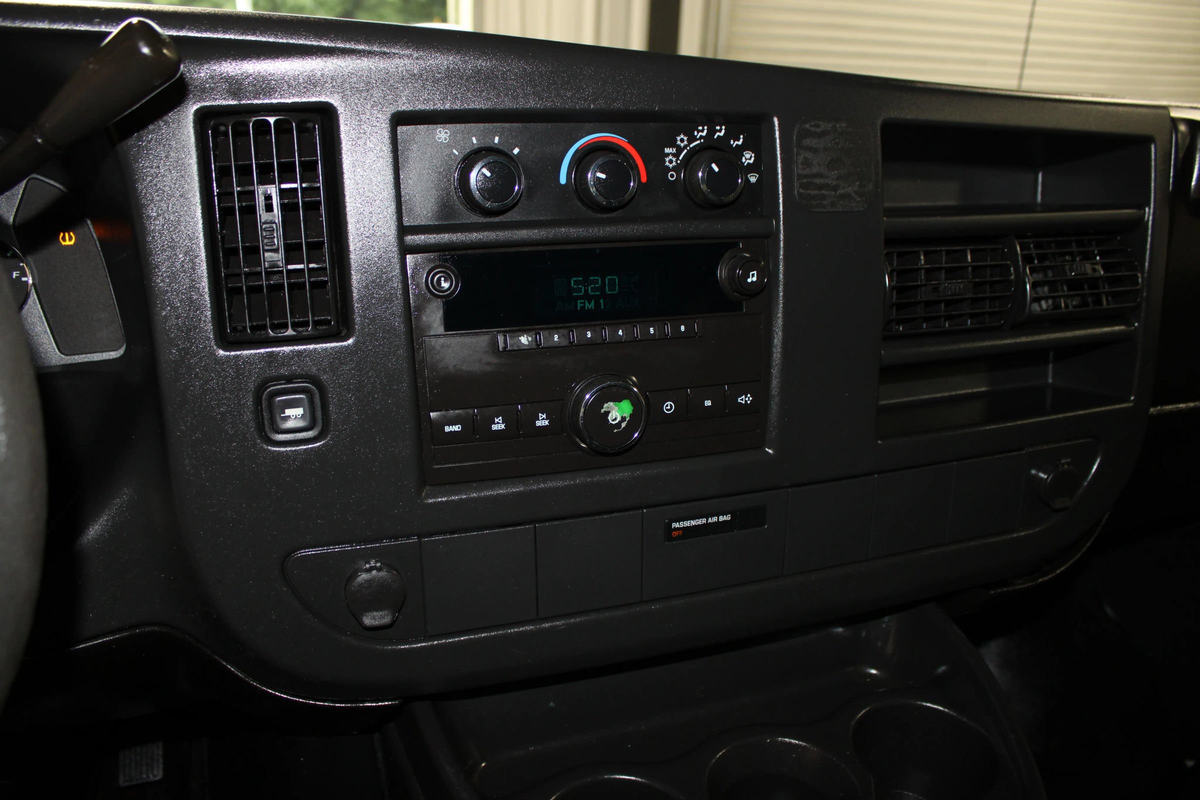 Used 2009 Chevrolet Express 1500 RWD image 15