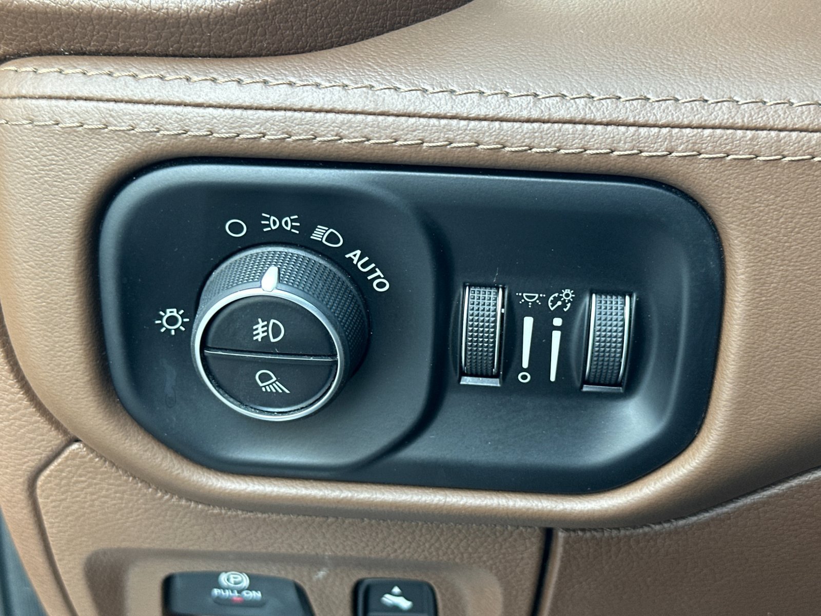 Used 2019 RAM 1500 Limited AWD/4WD image 32