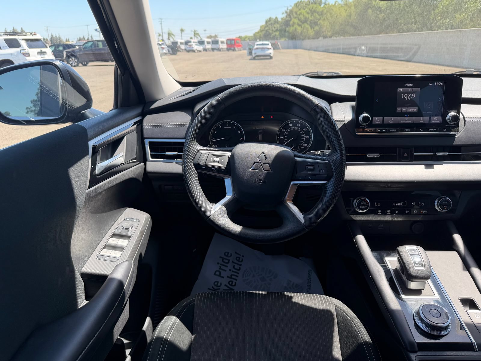Used 2024 Mitsubishi Outlander ES FWD image 17