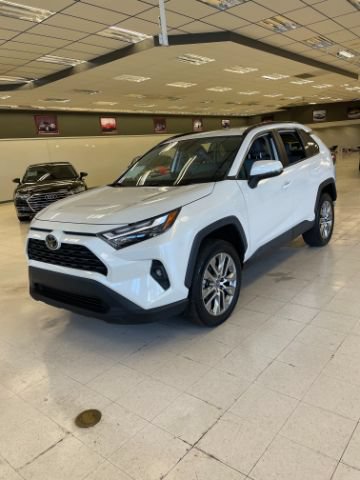 Used 2022 Toyota RAV4 XLE Premium FWD image 3