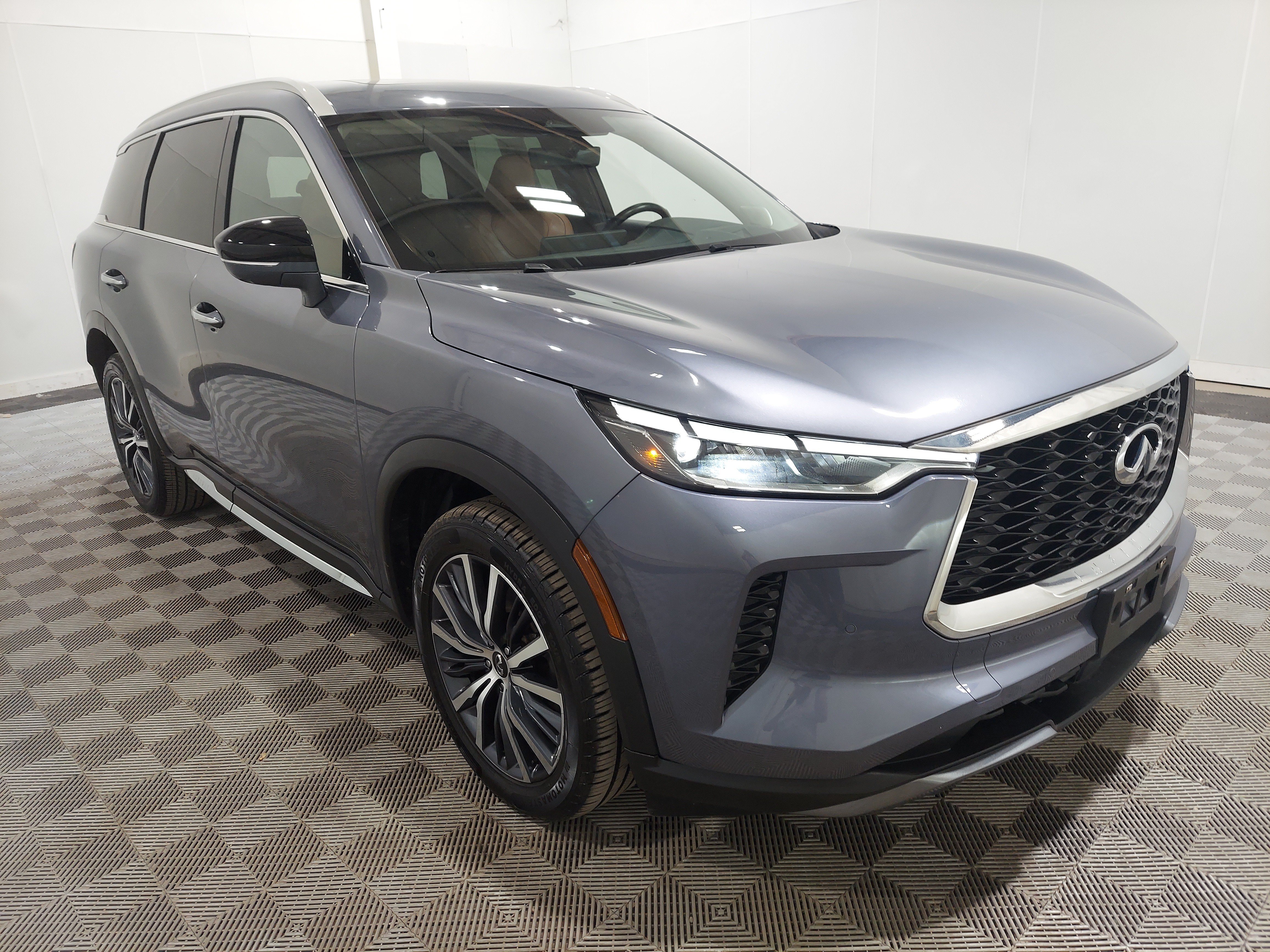 Used 2024 INFINITI QX60 Sensory AWD/4WD image 4