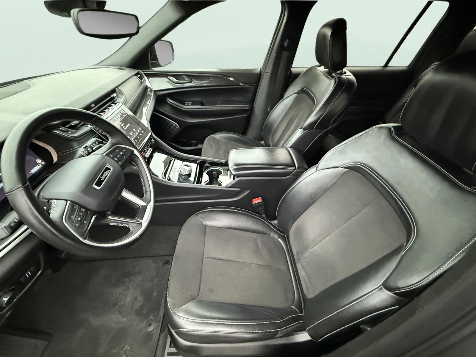 Used 2022 Jeep Grand Cherokee L Altitude image 9