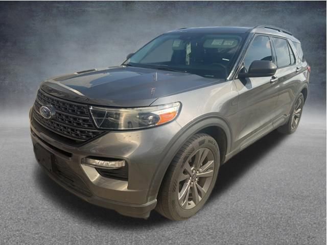 Used 2021 Ford Explorer XLT w/ Equipment Group 202A RWD image 2