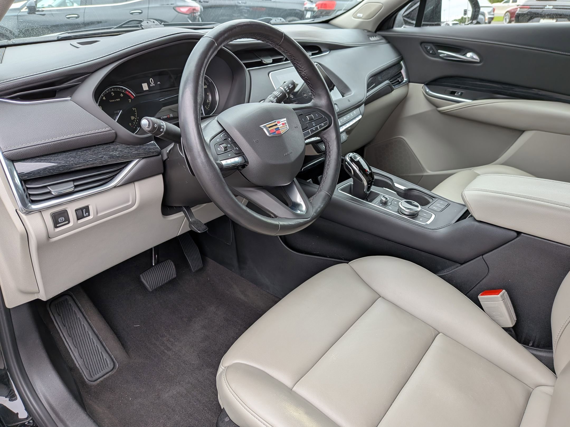 Certified 2020 Cadillac XT4 Premium Luxury w/ Cold Weather Package AWD/4WD image 9