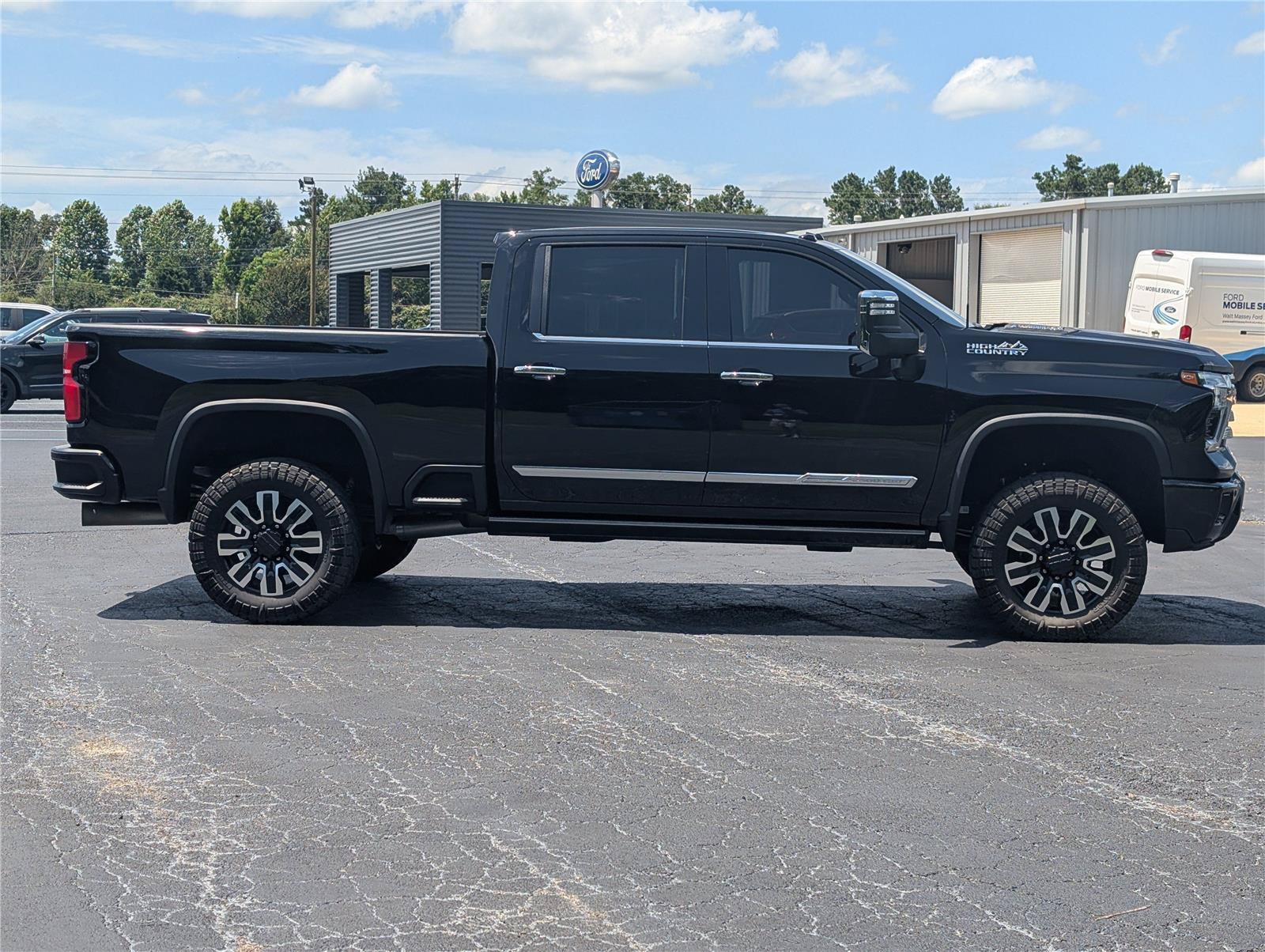 Used 2024 Chevrolet Silverado 2500 High Country w/ Technology Package AWD/4WD image 8